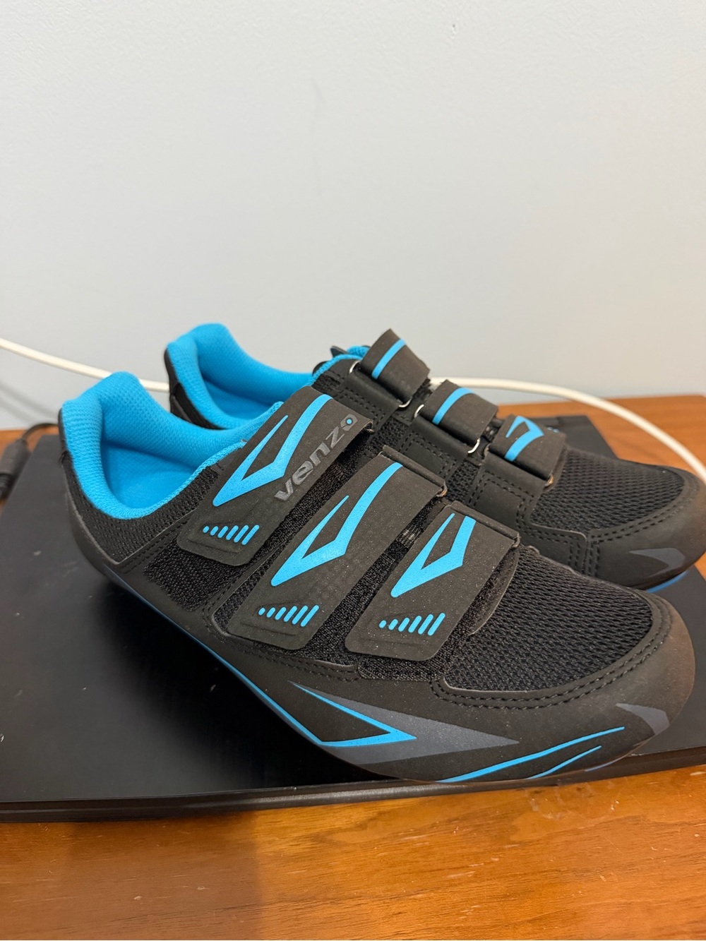 Venzo Women’s Black and Blue Athletic Cycling Shoes